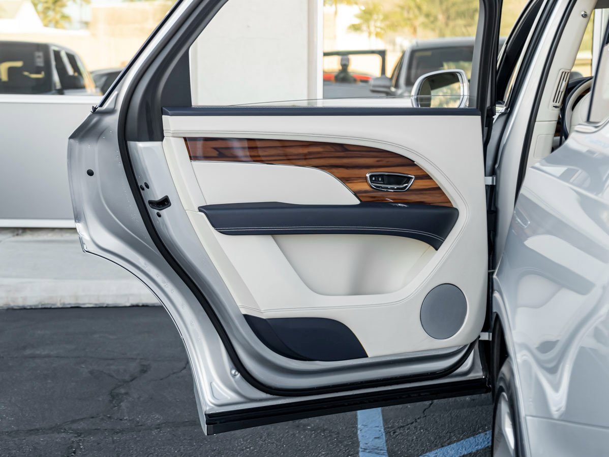 Used 2023 Bentley Bentayga Extended Wheelbase image 23