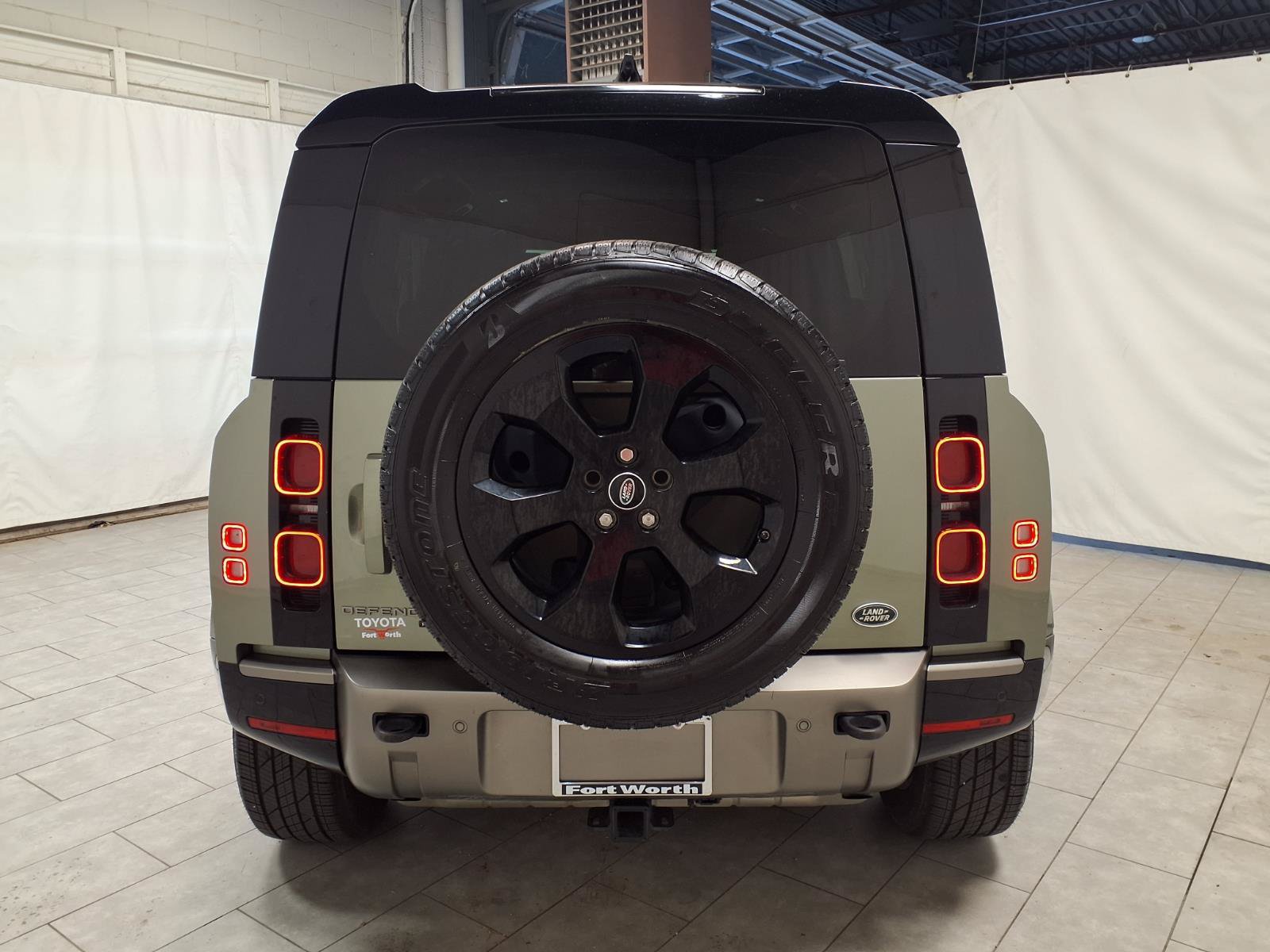 Used 2021 Land Rover Defender 110 X-Dynamic SE AWD/4WD image 8