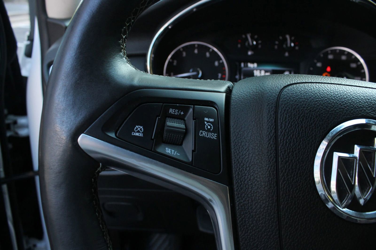 Used 2018 Buick Encore Essence image 30