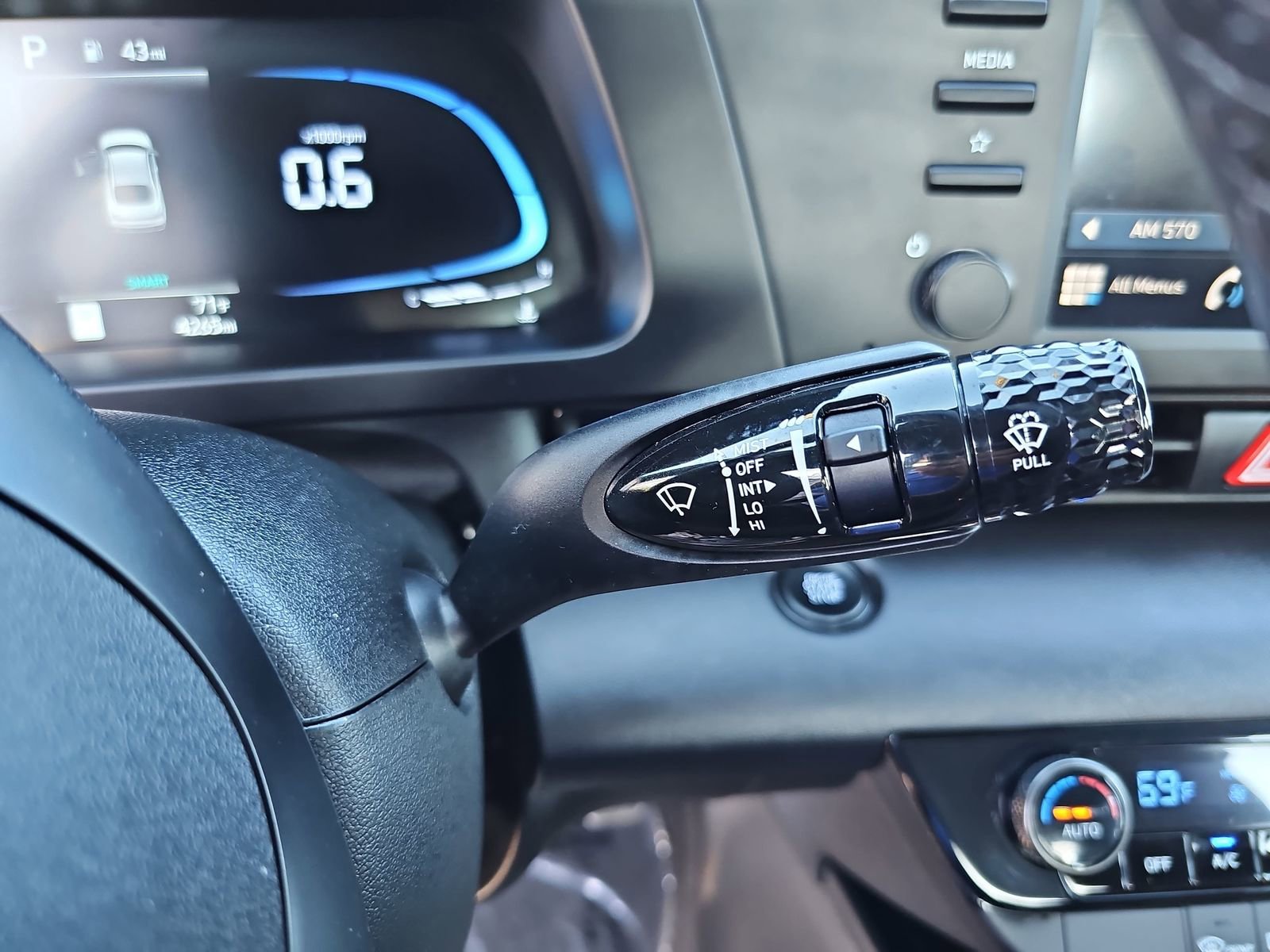 Certified 2025 Hyundai Elantra Sport image 18