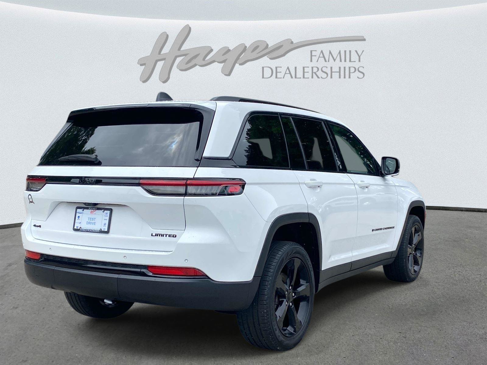 Used 2024 Jeep Grand Cherokee Limited w/ Black Appearance Package AWD/4WD image 3