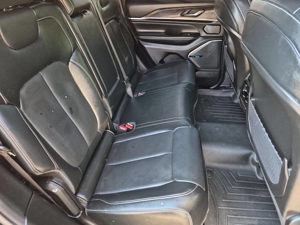 Used 2022 Jeep Grand Cherokee Overland AWD/4WD image 22