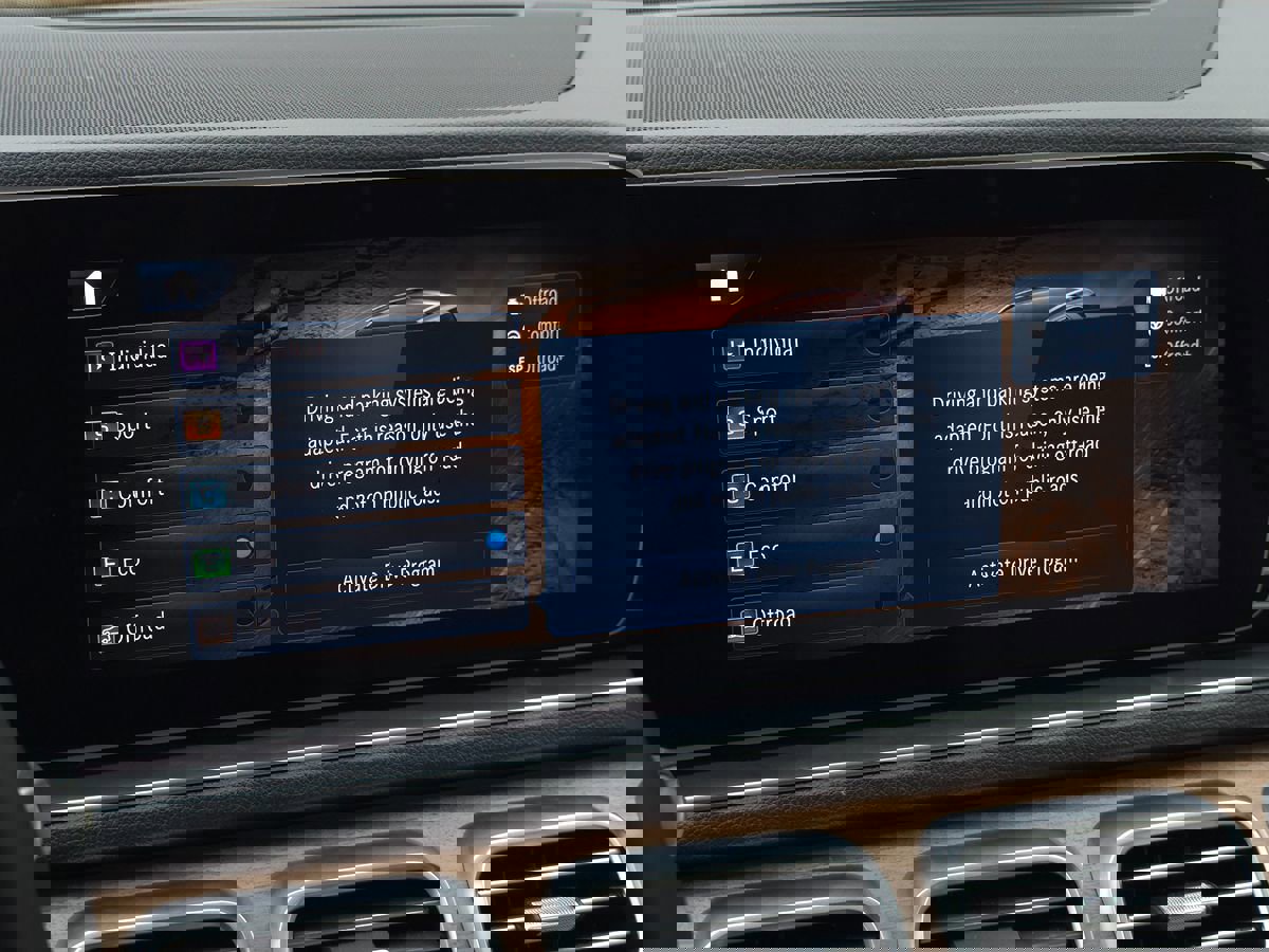 Used 2024 Mercedes-Benz GLE 350 4MATIC SUV image 61