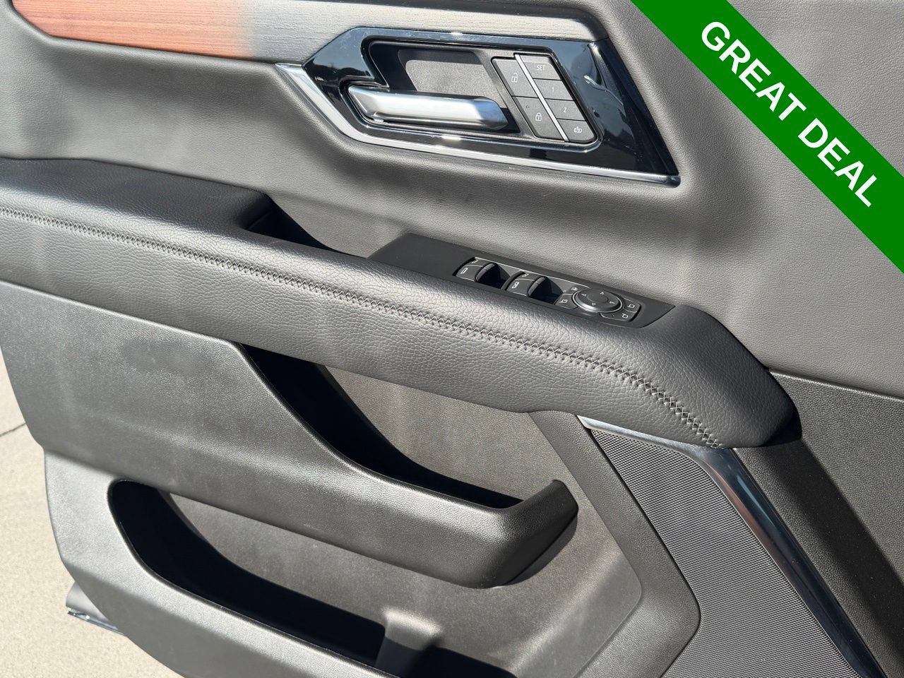 Used 2025 GMC Yukon Denali AWD/4WD image 28