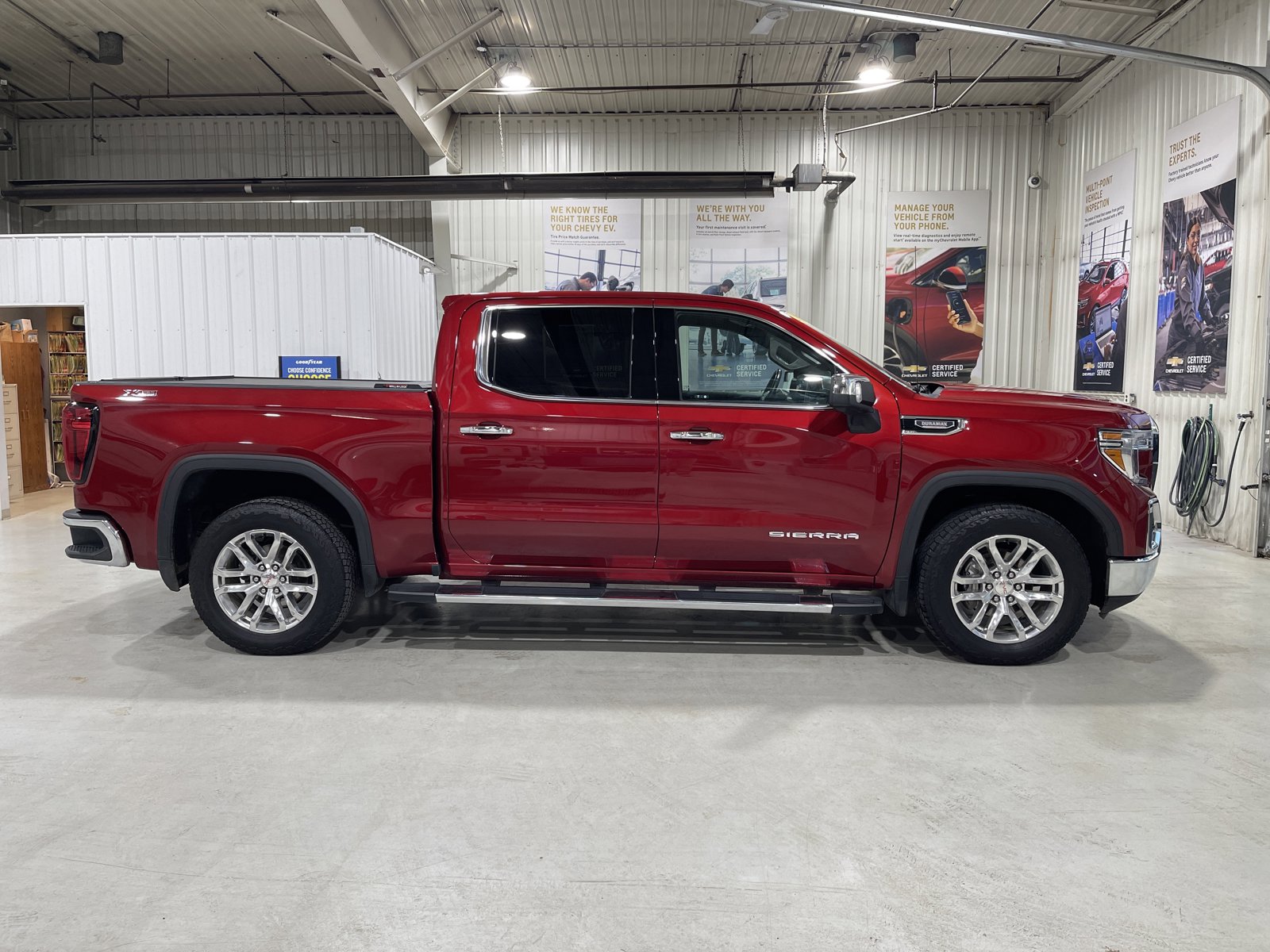 Used 2021 GMC Sierra 1500 SLT w/ SLT Premium Package AWD/4WD image 9