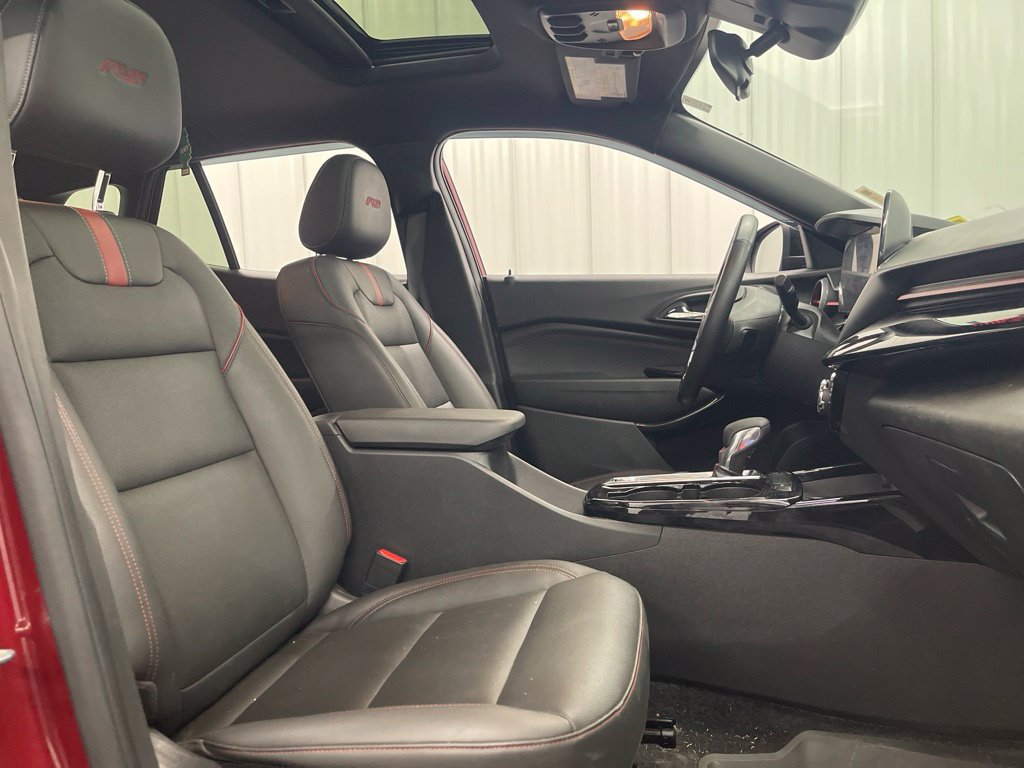 Used 2024 Chevrolet Trax RS w/ Sunroof Package FWD image 20