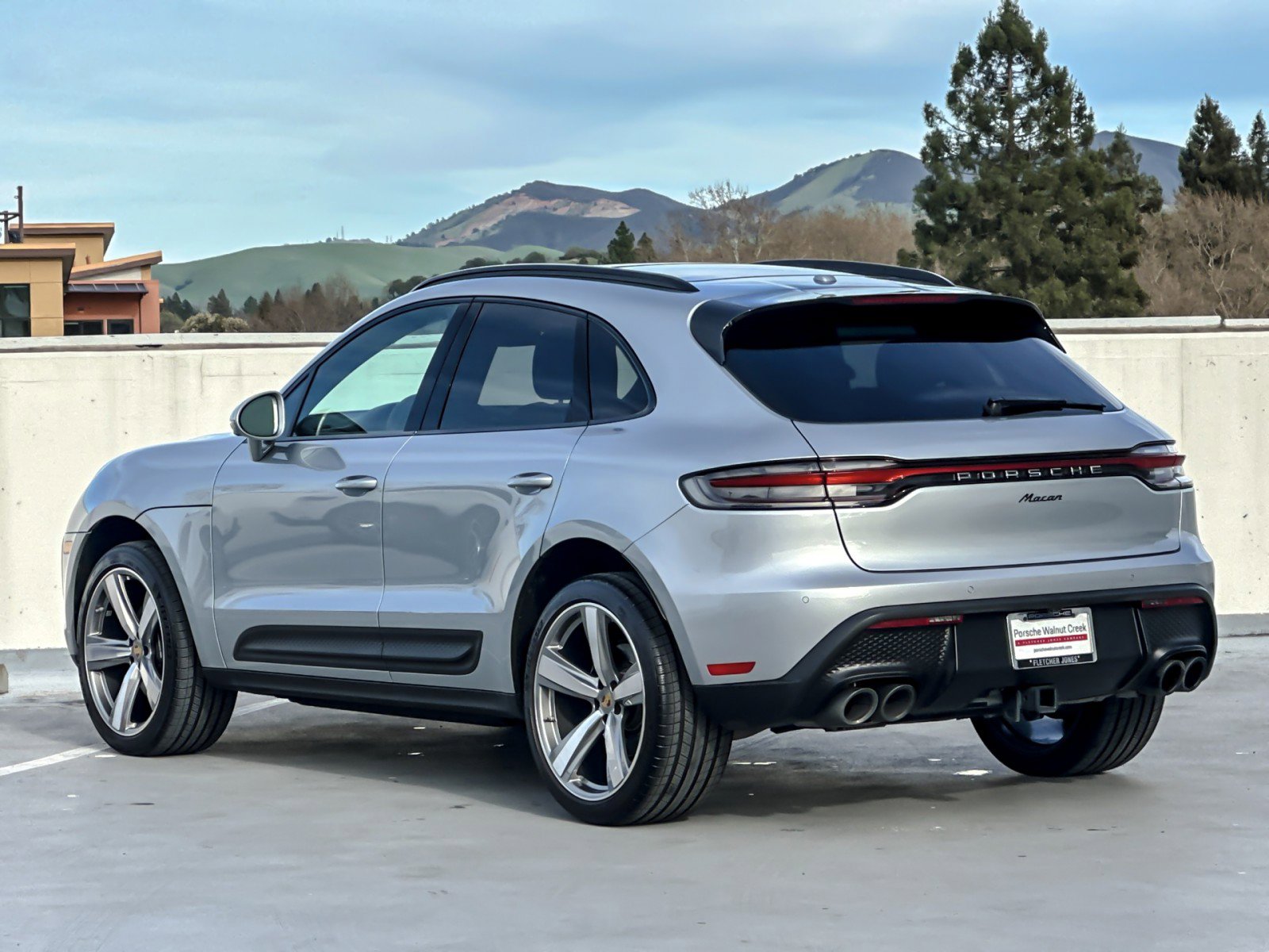 Used 2025 Porsche Macan image 3