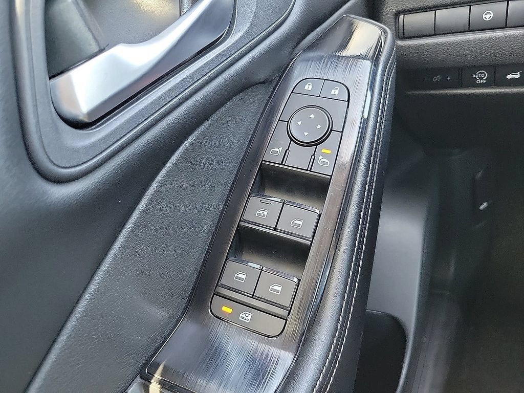 Used 2025 Nissan Rogue SV FWD image 13