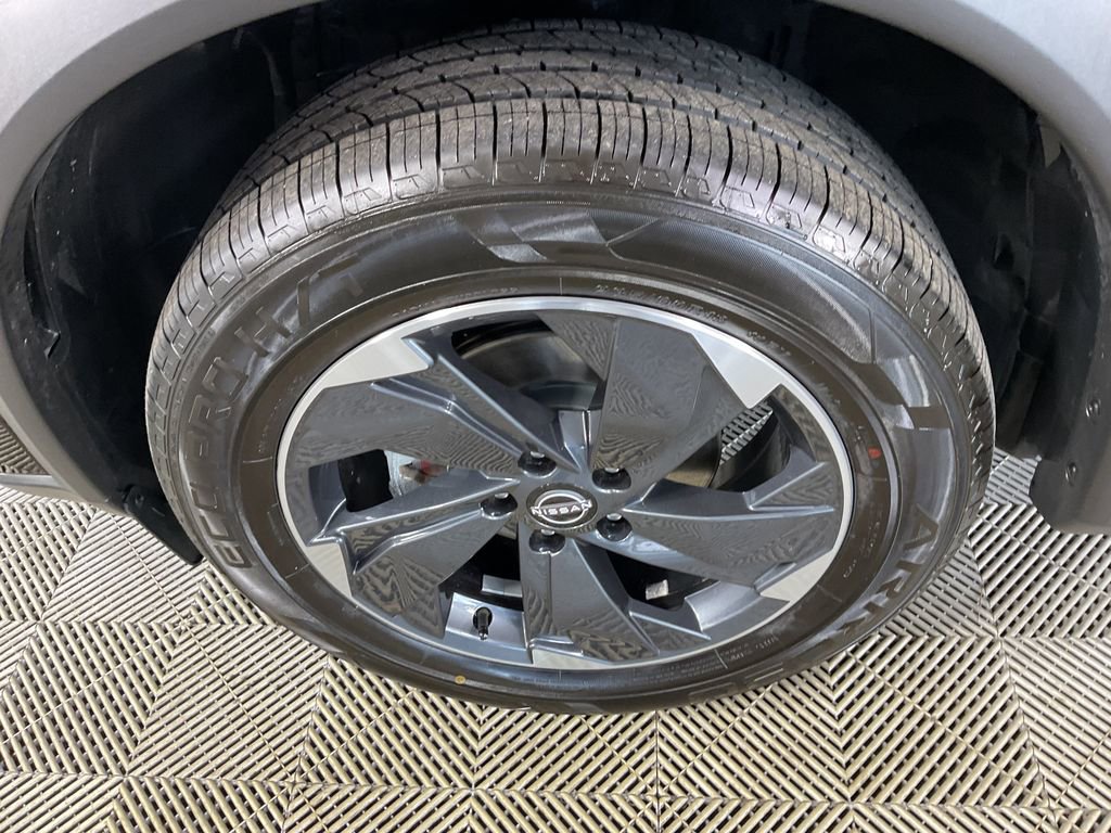 Used 2025 Nissan Rogue SV image 5