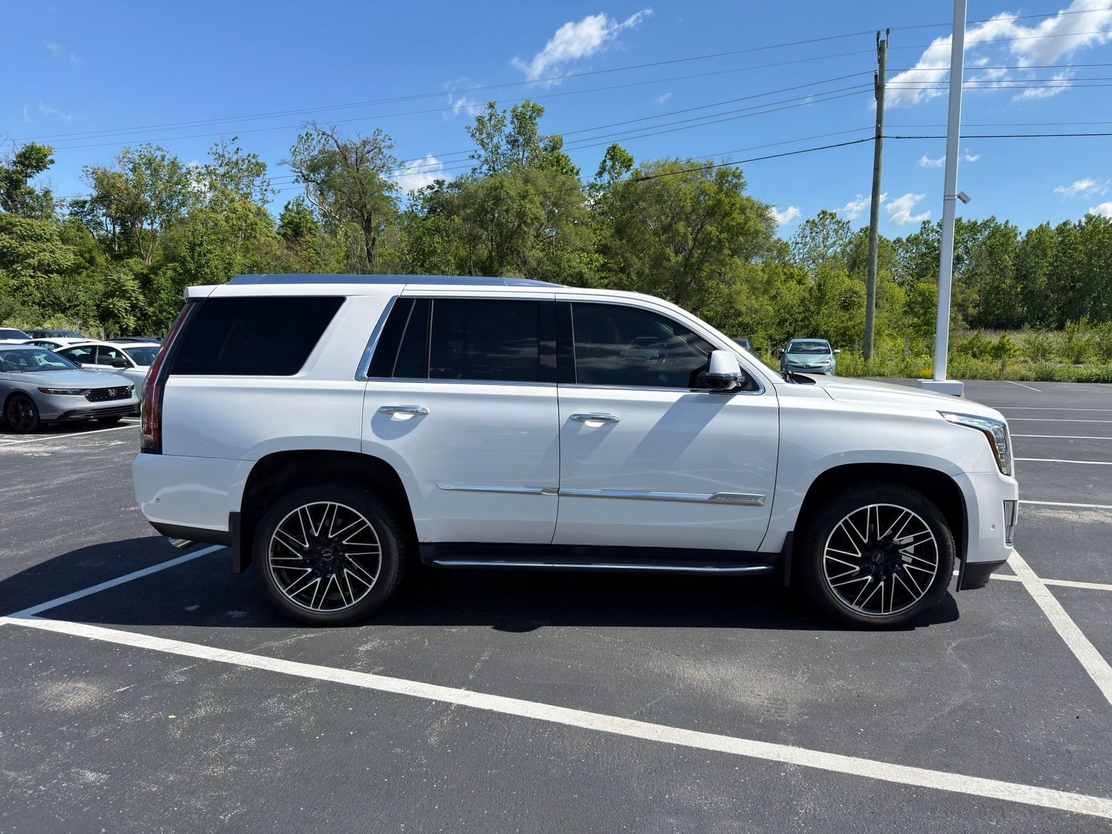 Used 2018 Cadillac Escalade Luxury AWD/4WD image 8
