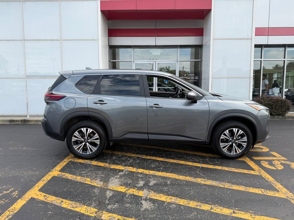 Used 2023 Nissan Rogue SV FWD image 4