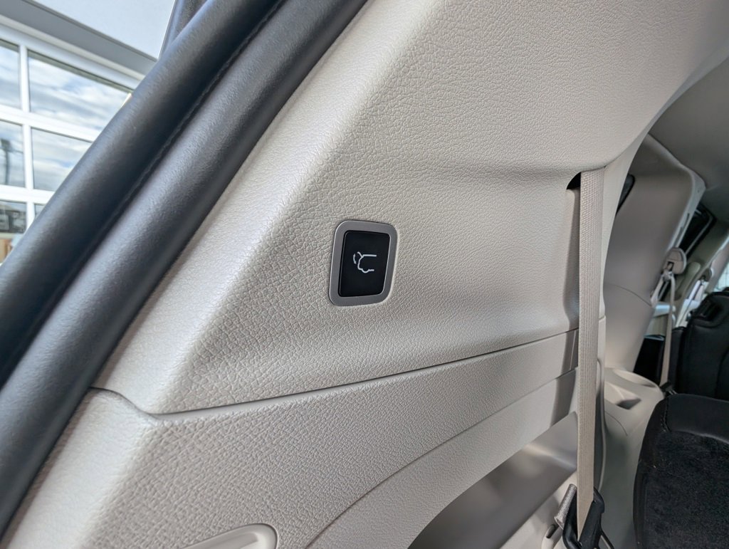 Used 2024 Chrysler Pacifica Touring-L w/ Road Tripper Package image 41