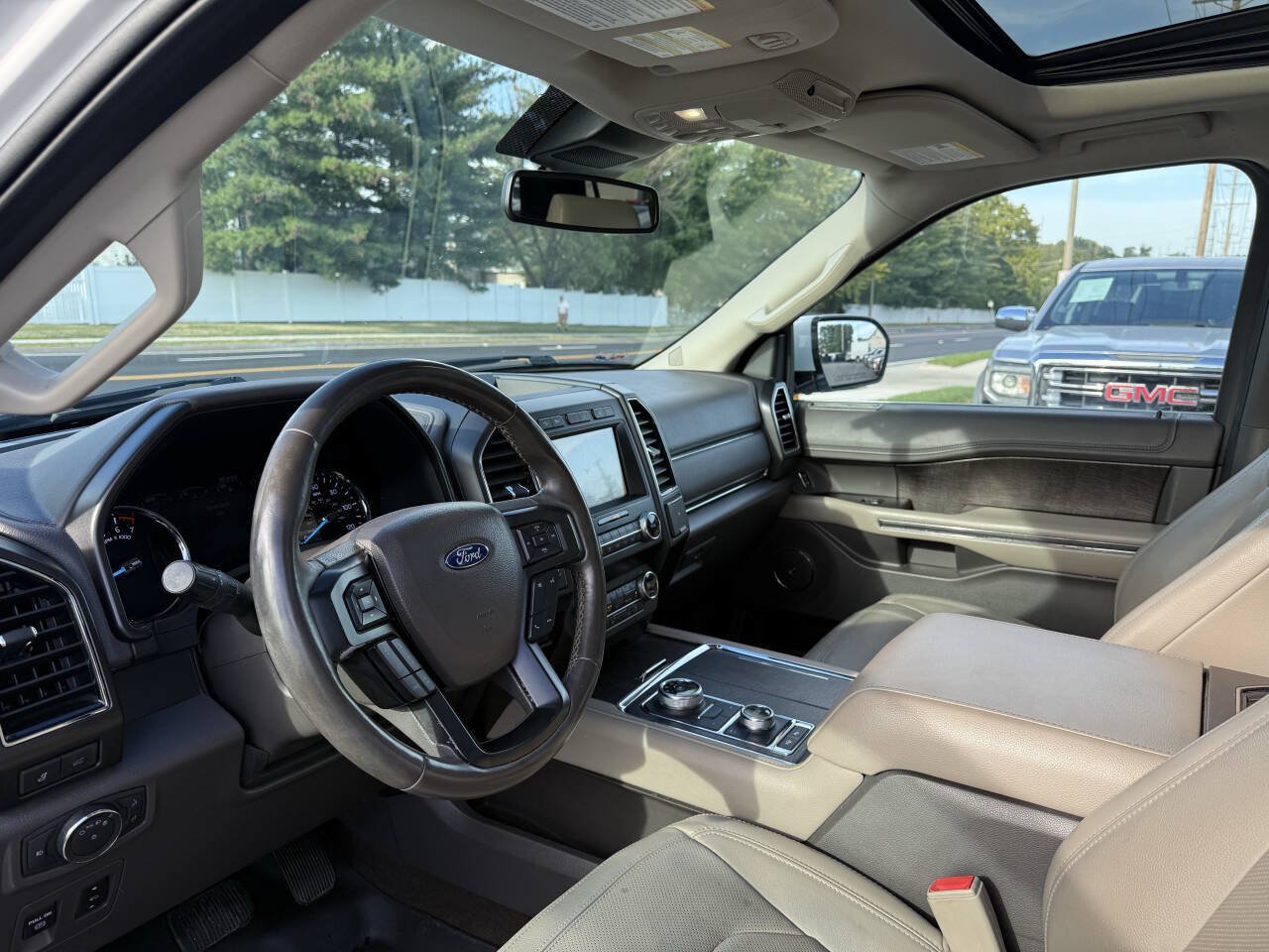 Used 2020 Ford Expedition Limited w/ Equipment Group 302A AWD/4WD image 18