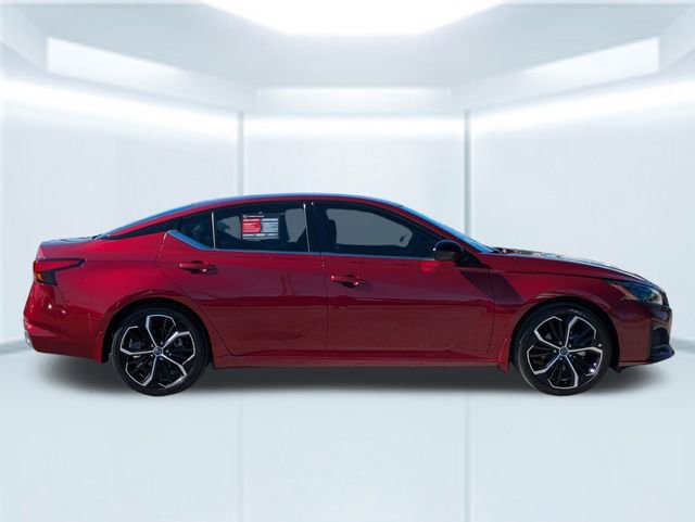 Used 2023 Nissan Altima 2.5 SR w/ SR Premium Package image 8