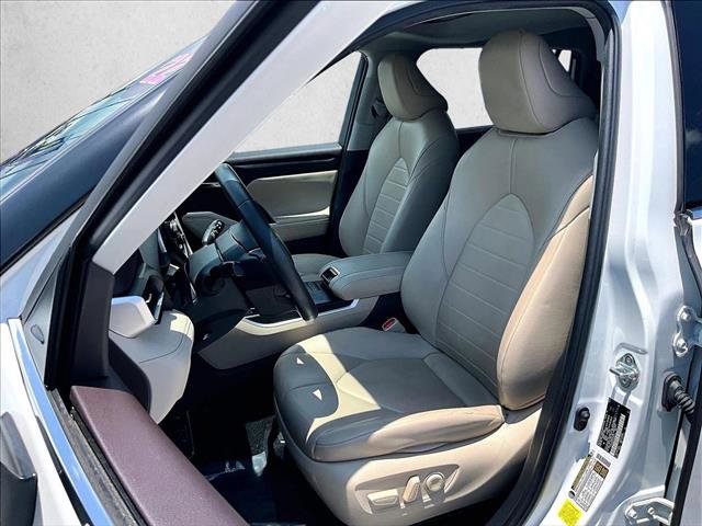 Used 2022 Toyota Highlander XLE FWD image 27