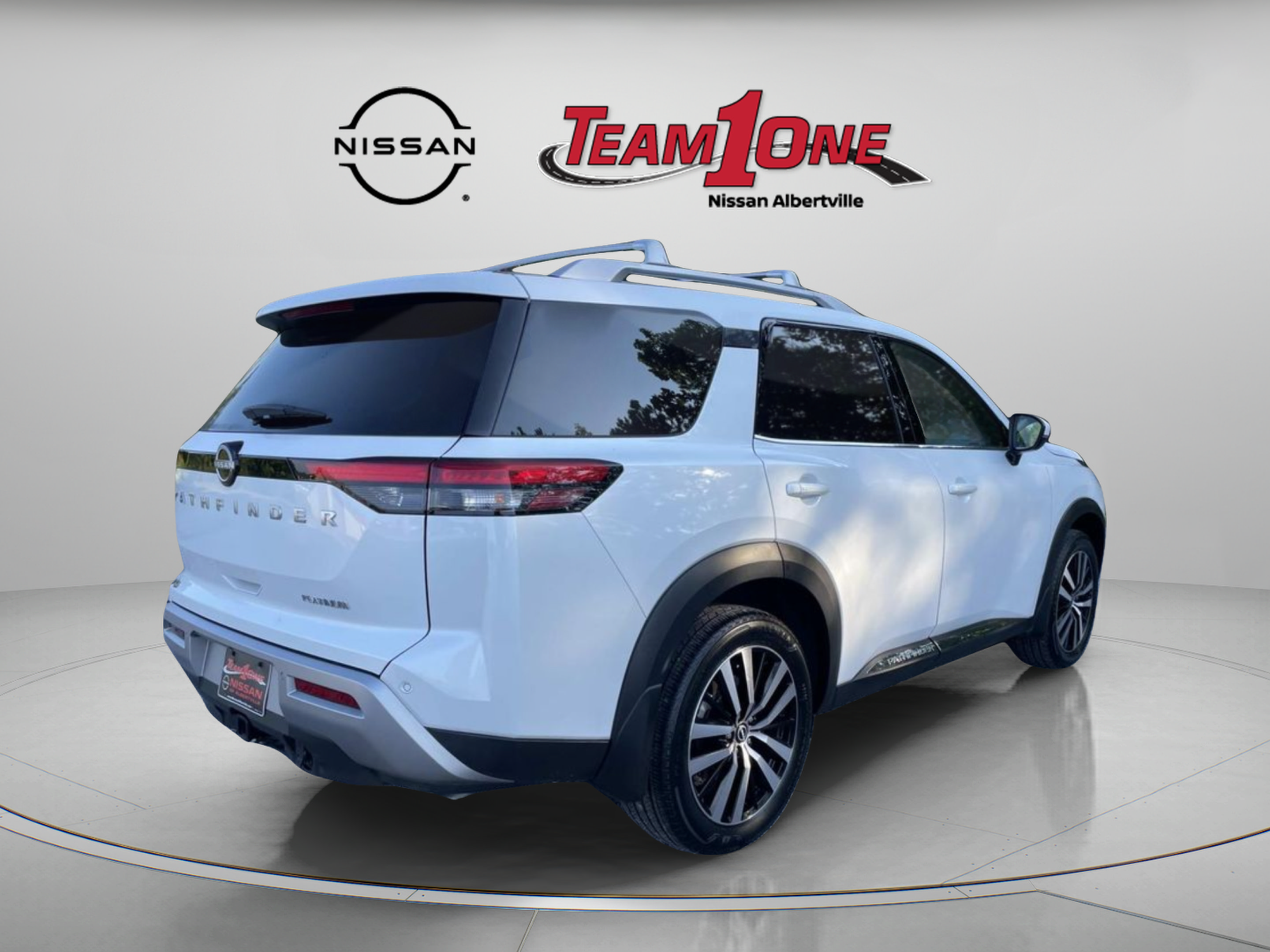 Used 2025 Nissan Pathfinder Platinum w/ Cargo Package FWD image 8
