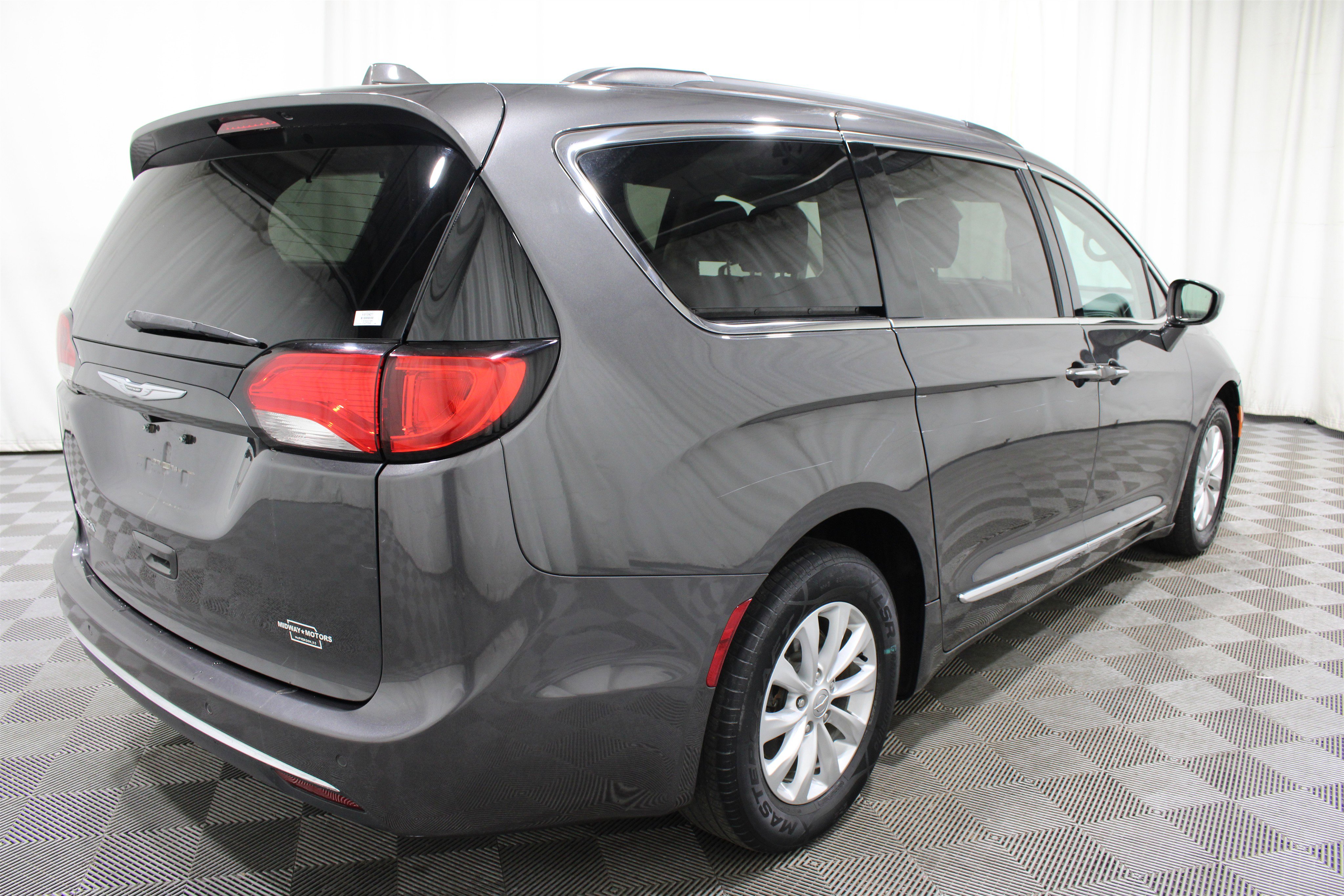 Used 2017 Chrysler Pacifica Touring-L FWD image 28