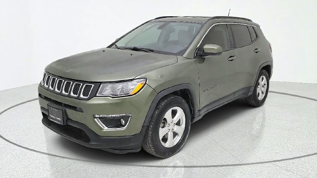 Used 2019 Jeep Compass Latitude FWD image 1