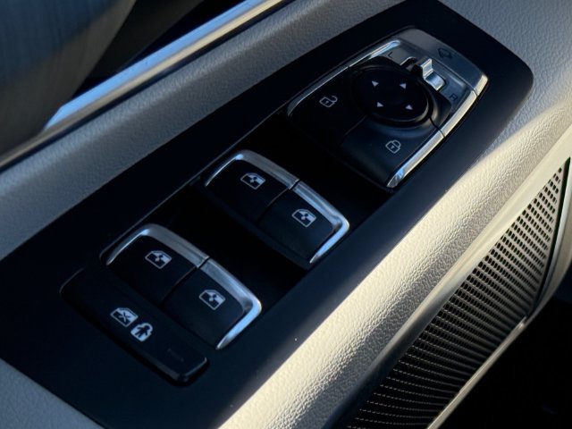 Used 2025 Kia Telluride SX w/ SX Captain's Chair Package AWD/4WD image 16