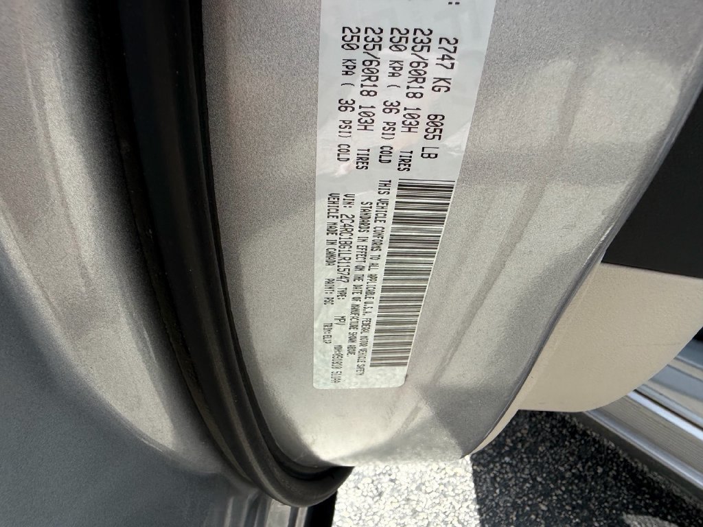 Used 2020 Chrysler Pacifica Touring-L w/ Tire & Wheel Group FWD image 19