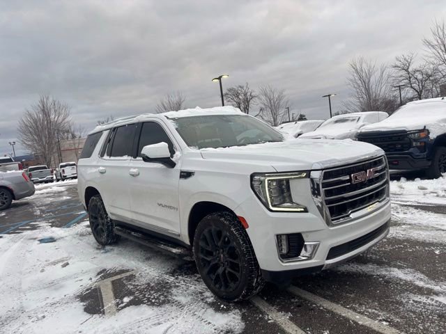 Used 2022 GMC Yukon SLT w/ SLT Premium Package image 3