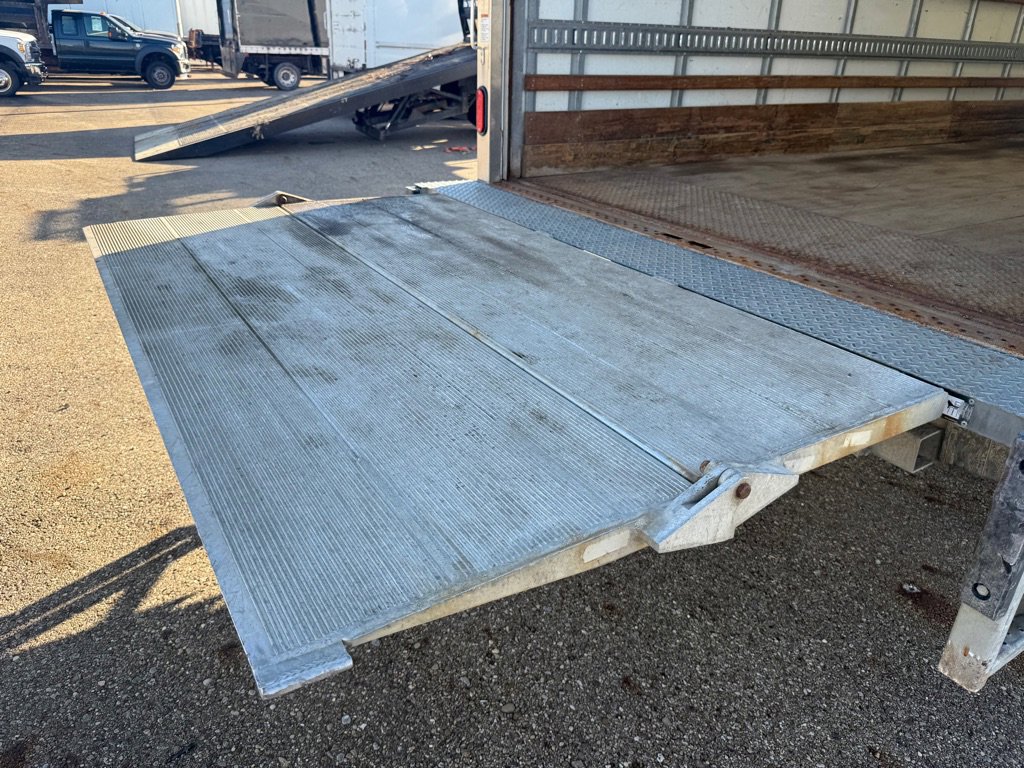 Used 2020 Isuzu NPR image 11