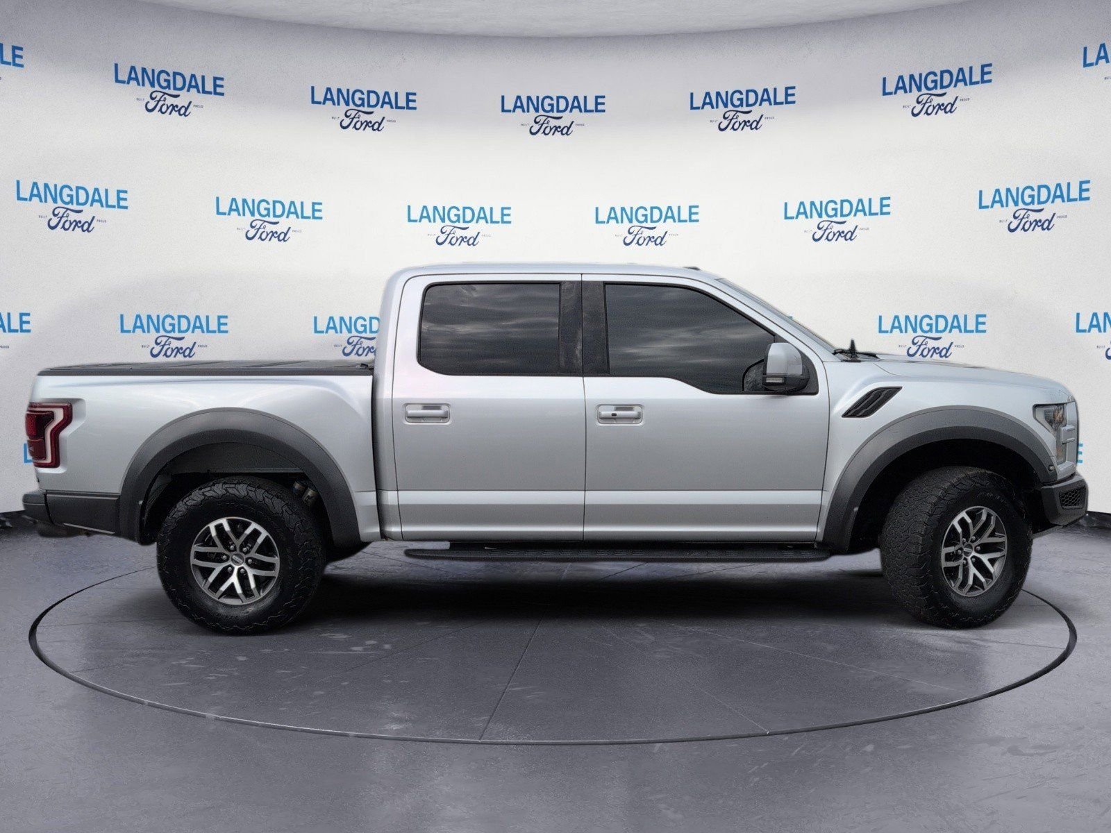 Used 2017 Ford F150 Raptor w/ Equipment Group 802A Luxury video 3