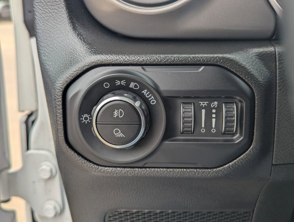 Used 2022 Jeep Gladiator Sport AWD/4WD image 12