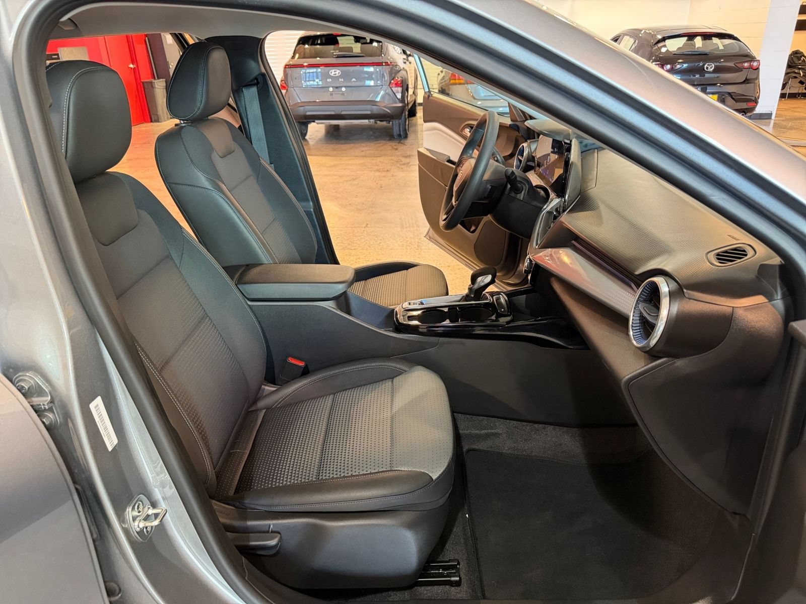 Used 2026 Chevrolet Trax LT FWD image 34