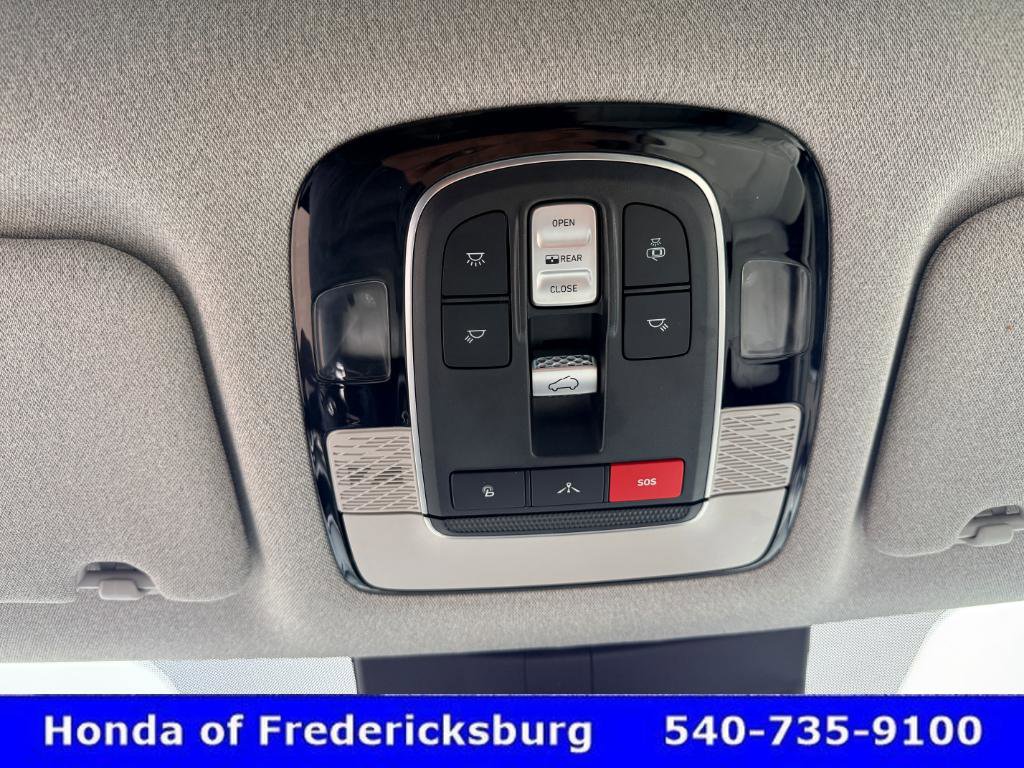 Used 2022 Hyundai Palisade Limited w/ Winter Package image 49