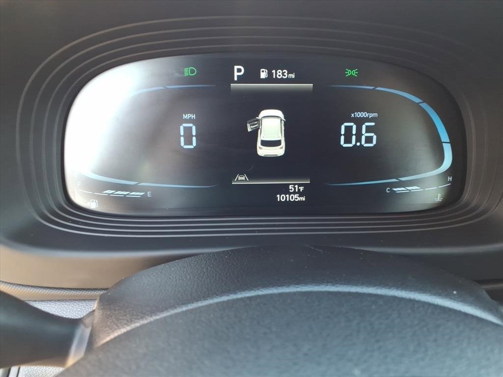 Used 2023 Hyundai Venue Limited image 27