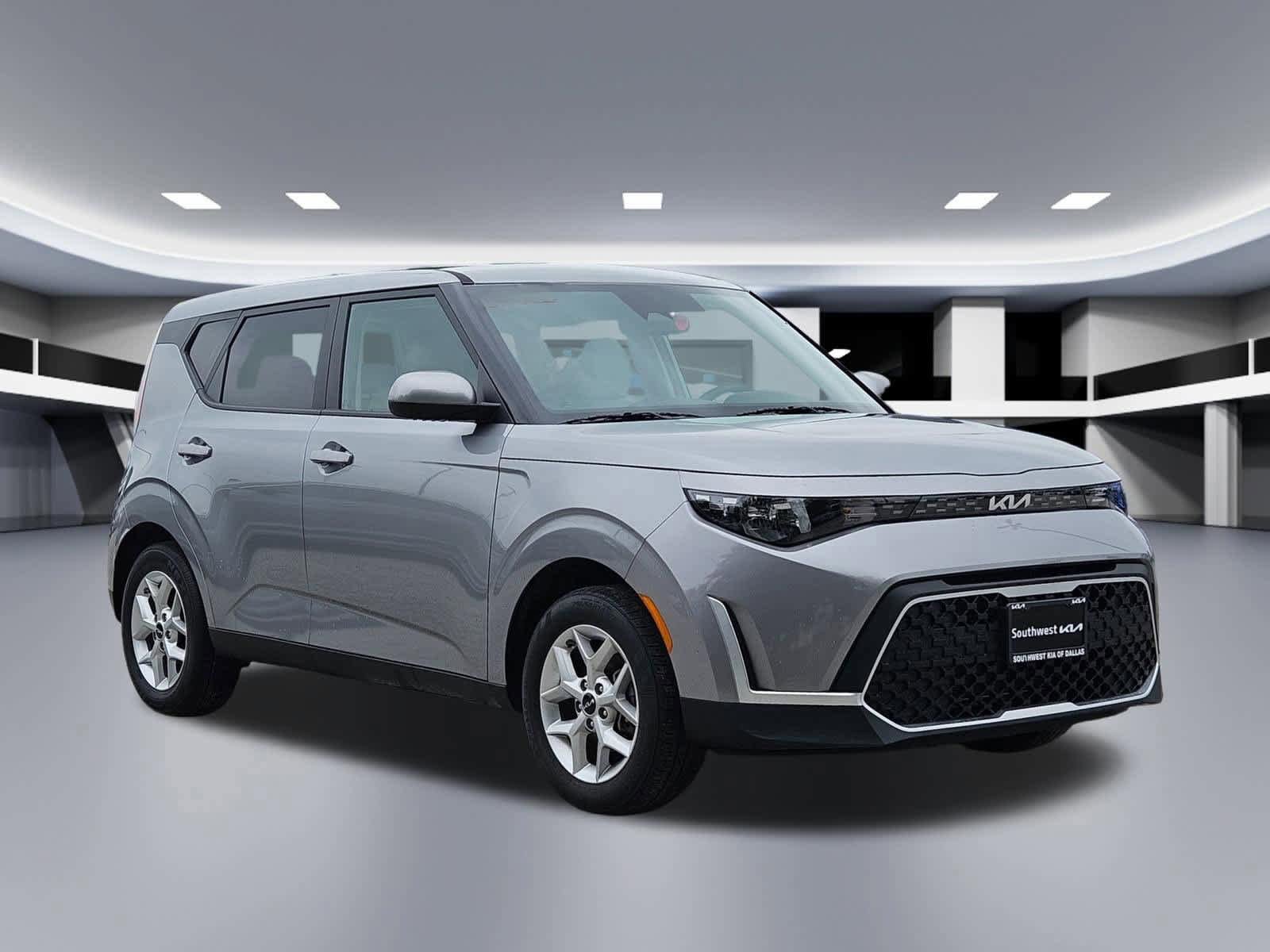 Certified 2025 Kia Soul LX w/ LX Technology Package FWD image 8