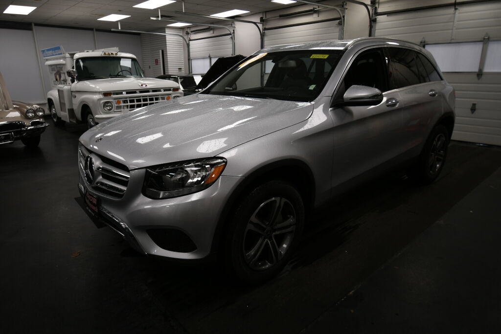 Used 2019 Mercedes-Benz GLC 300 4MATIC image 3