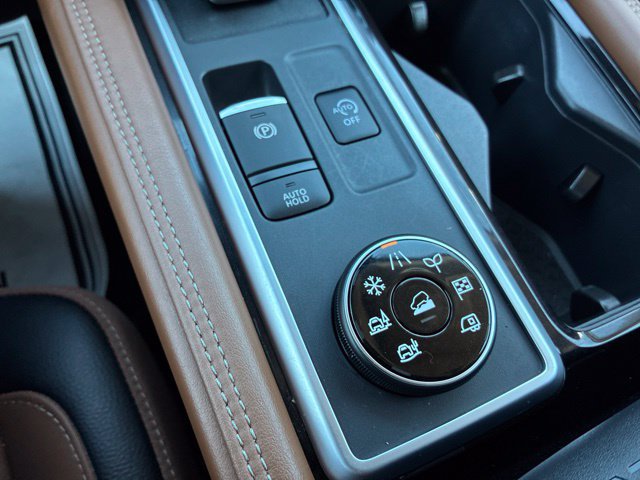 Used 2025 Nissan Pathfinder Platinum AWD/4WD image 35