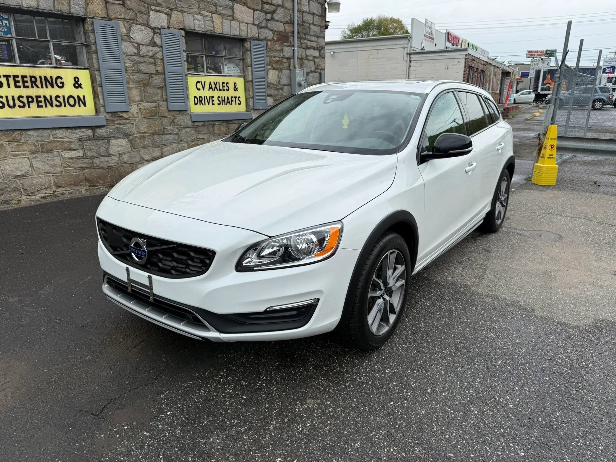 Used 2017 Volvo V60 T5 Cross Country w/ Convenience Package AWD/4WD image 2