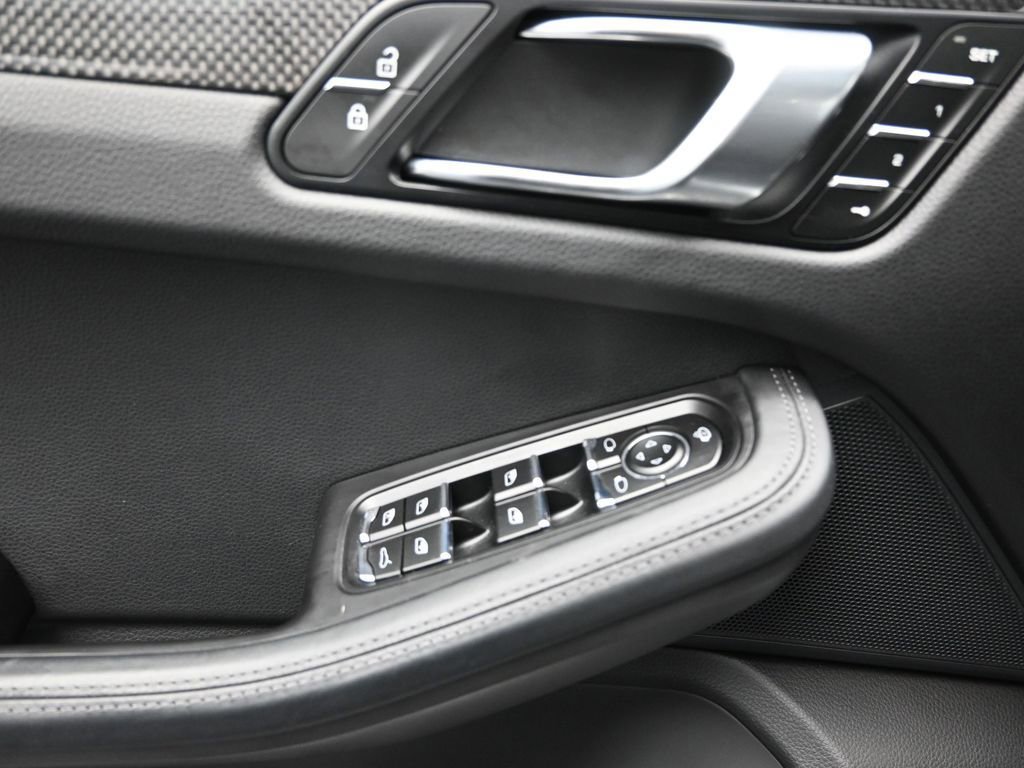 Used 2024 Porsche Macan Turbo image 20