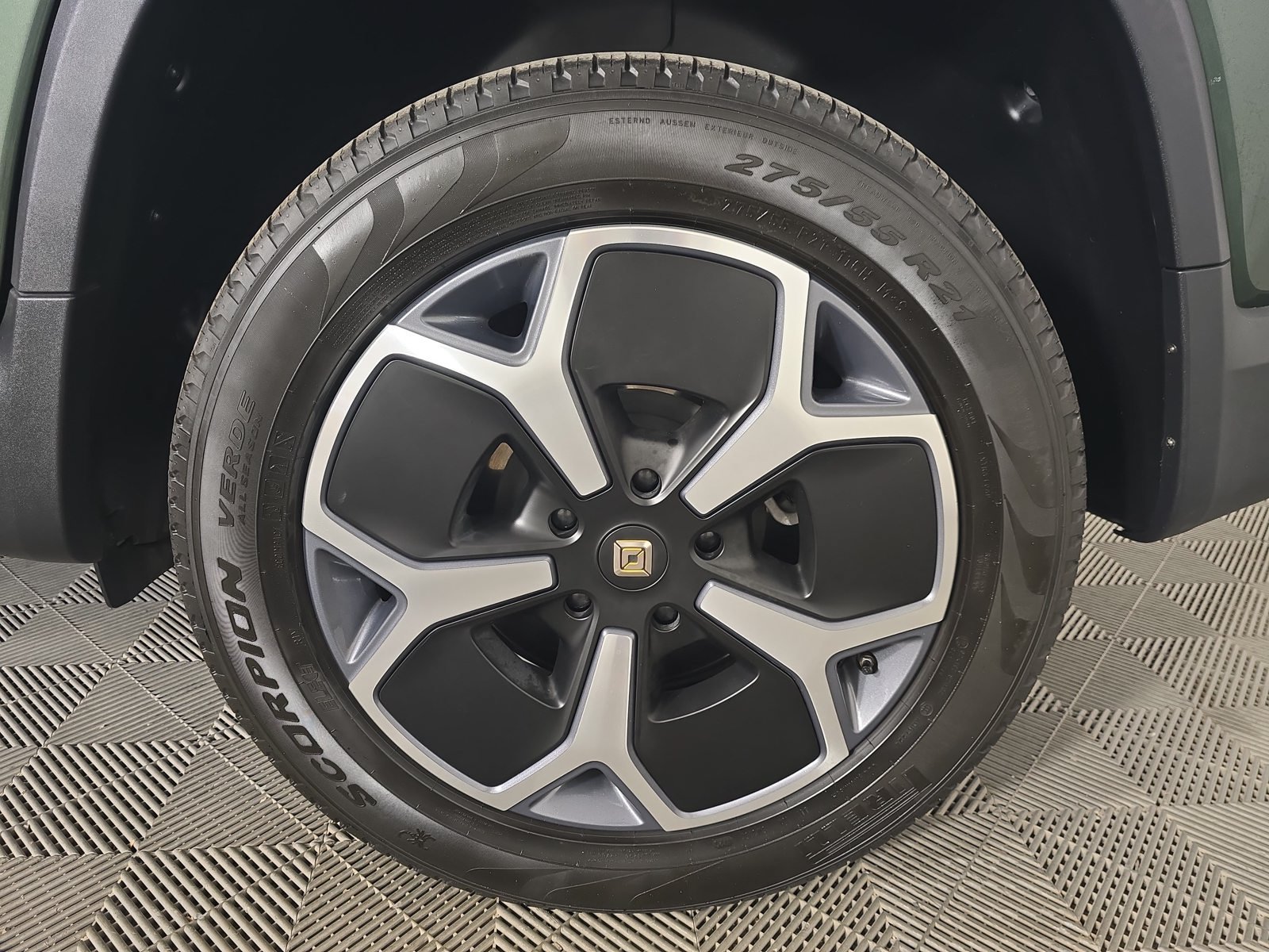 Used 2024 Rivian R1T Adventure Dual AWD/4WD image 10