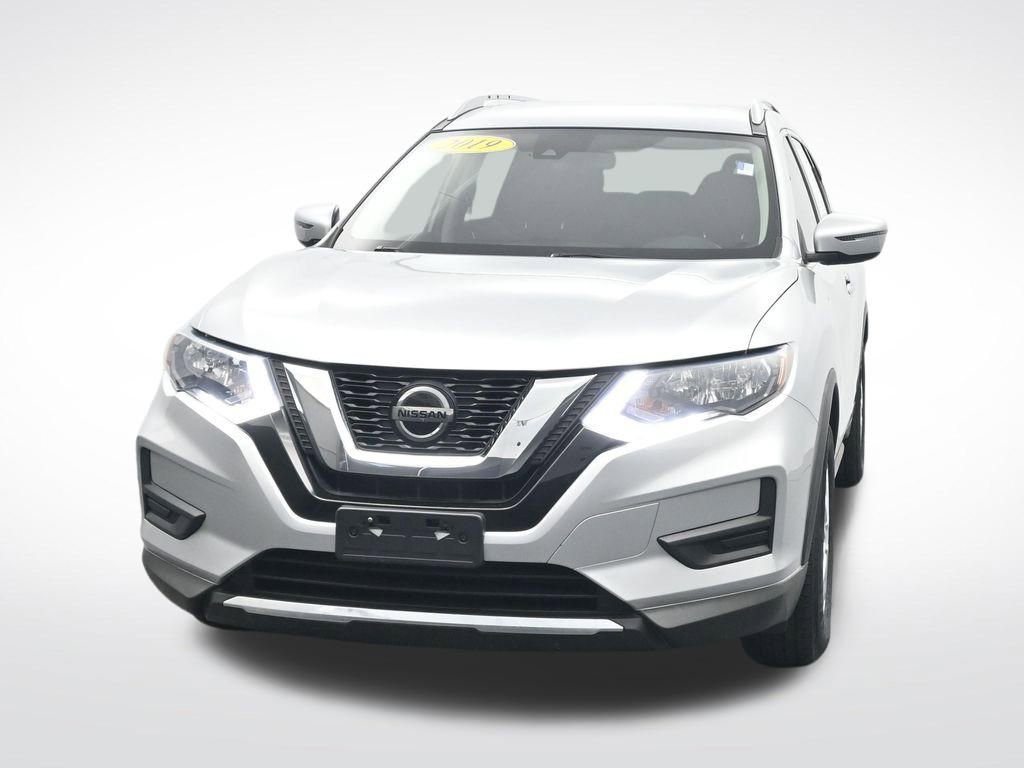 Used 2019 Nissan Rogue SV image 2