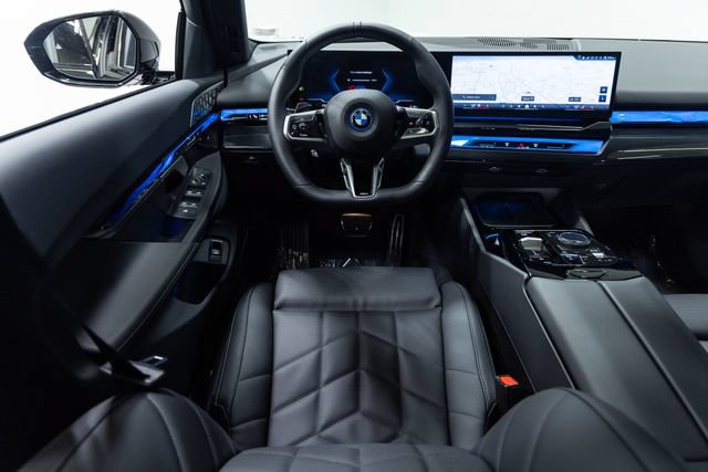 Used 2025 BMW i5 xDrive40 w/ M Sport Package AWD/4WD image 3