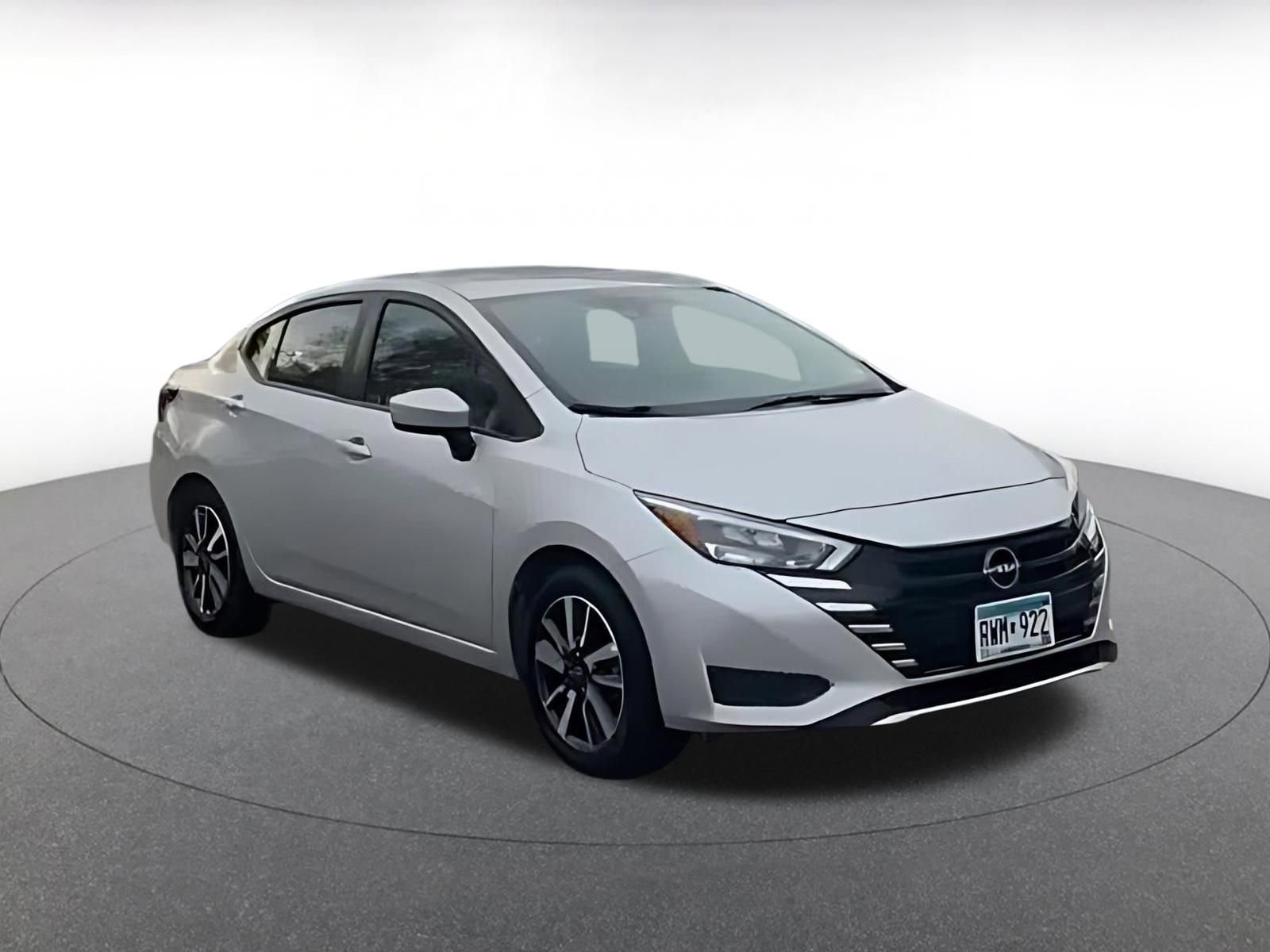 Used 2025 Nissan Versa SV image 3