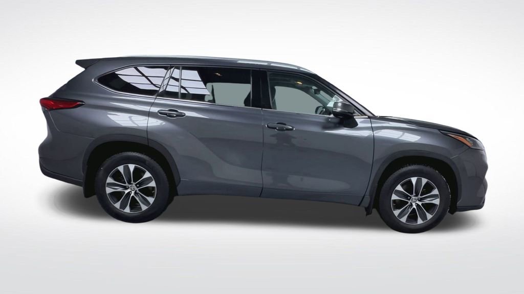 Used 2020 Toyota Highlander XLE image 26