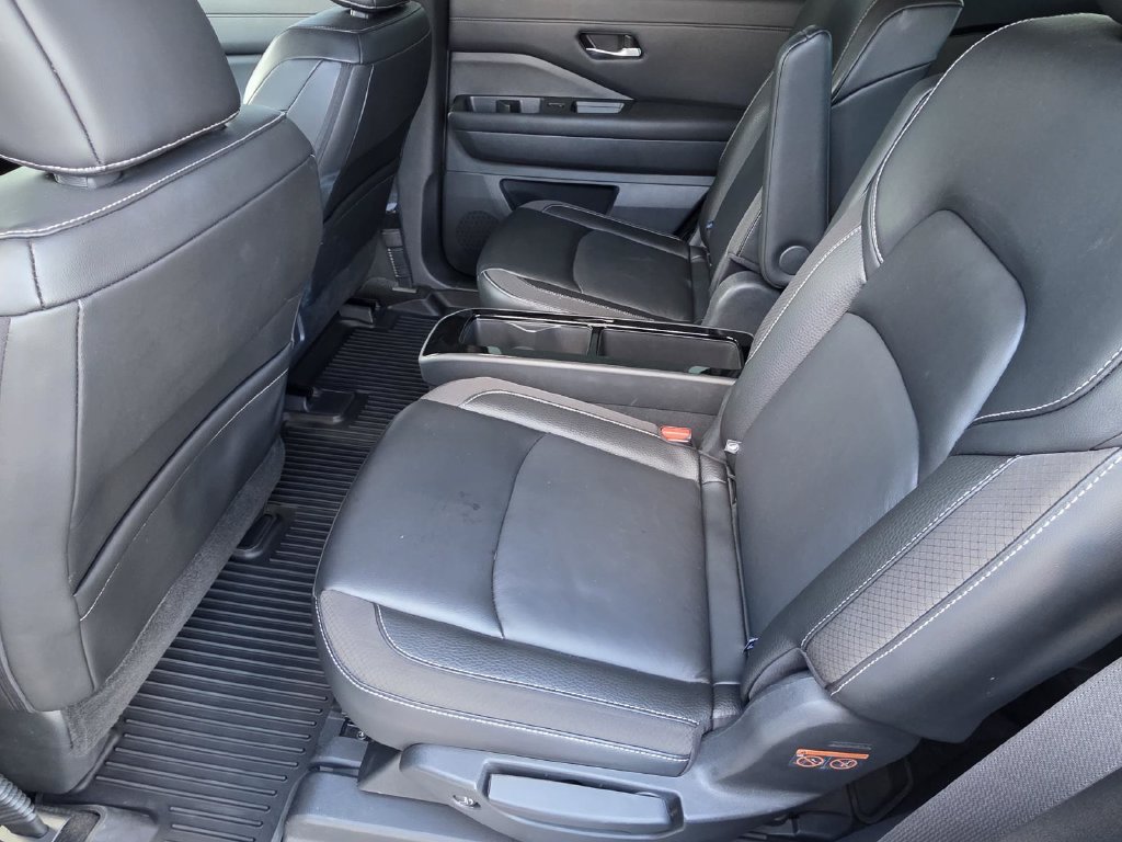 Used 2024 Nissan Pathfinder SL w/ SL Premium Package FWD image 9