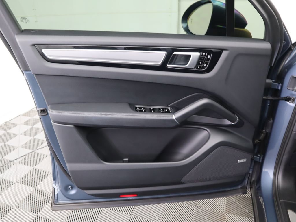 Used 2020 Porsche Cayenne S image 25