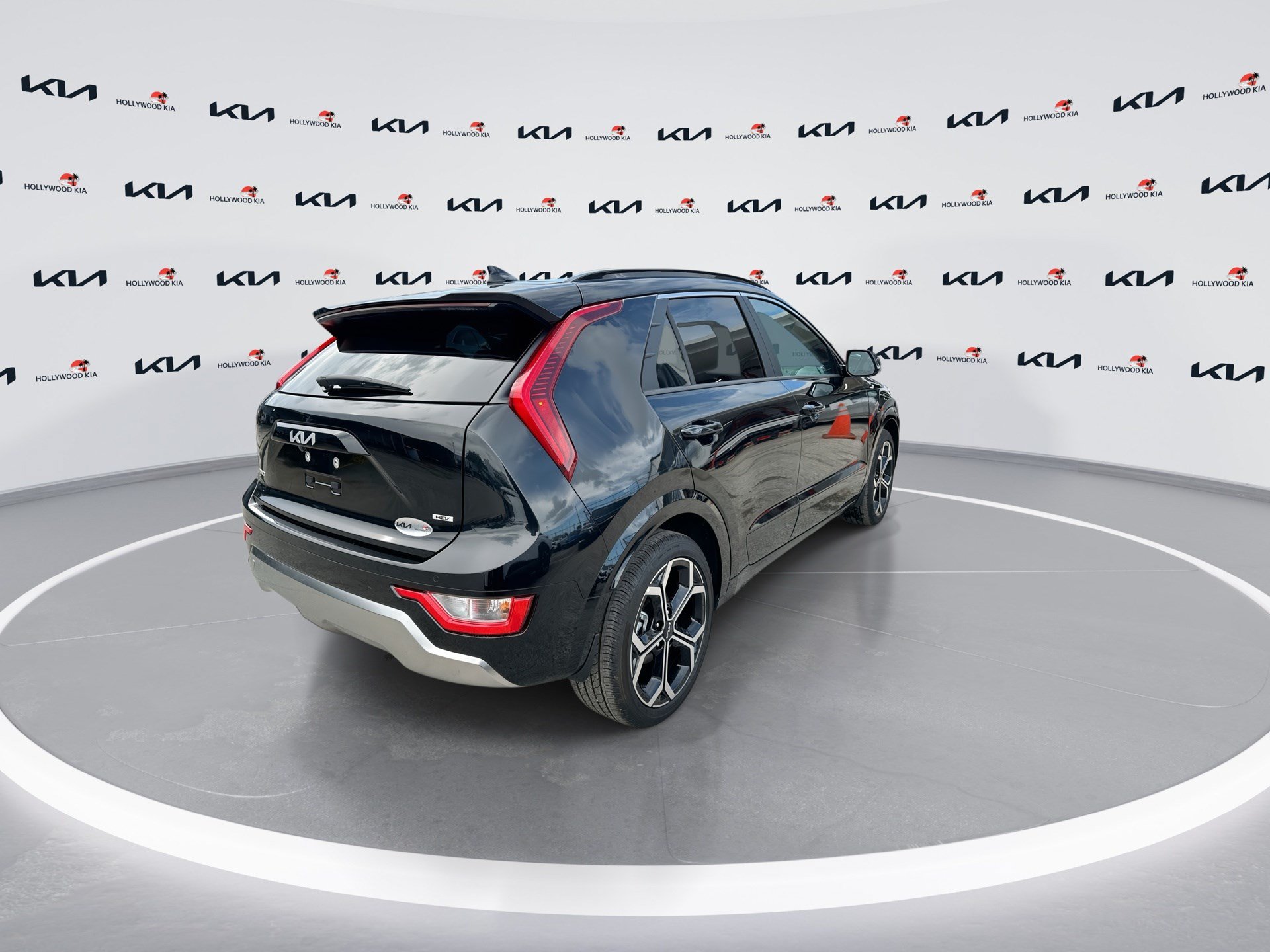 Certified 2025 Kia Niro EX Touring FWD image 8
