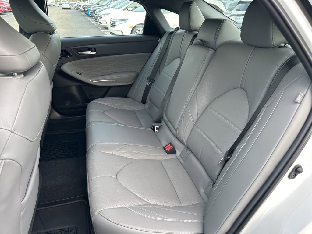 Used 2020 Toyota Avalon Limited w/ Advanced Safety Package FWD image 12
