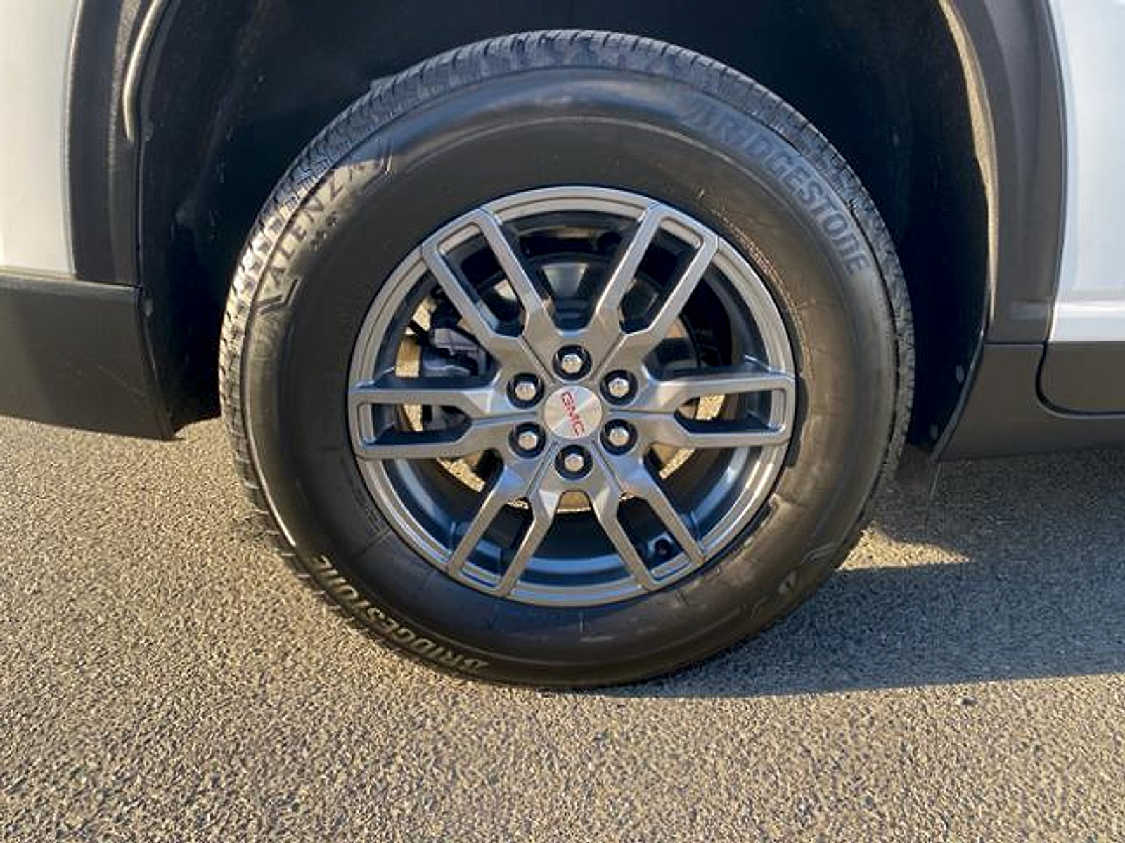 Used 2025 GMC Acadia Elevation AWD/4WD image 6