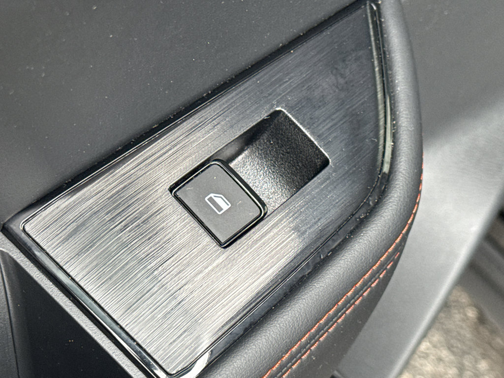 Used 2025 Nissan Rogue SV image 30