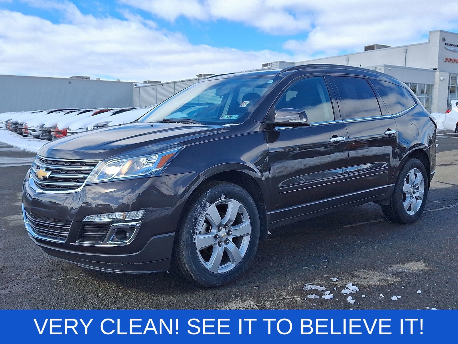 Used 2017 Chevrolet Traverse LT w/ Style and Technology Package image 3