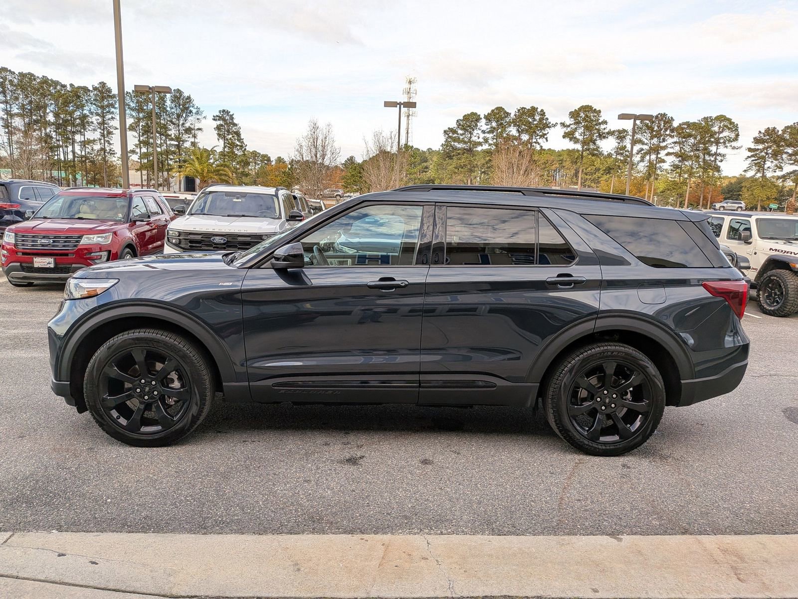 Certified 2024 Ford Explorer ST-Line w/ Class IV Trailer Tow Package image 7