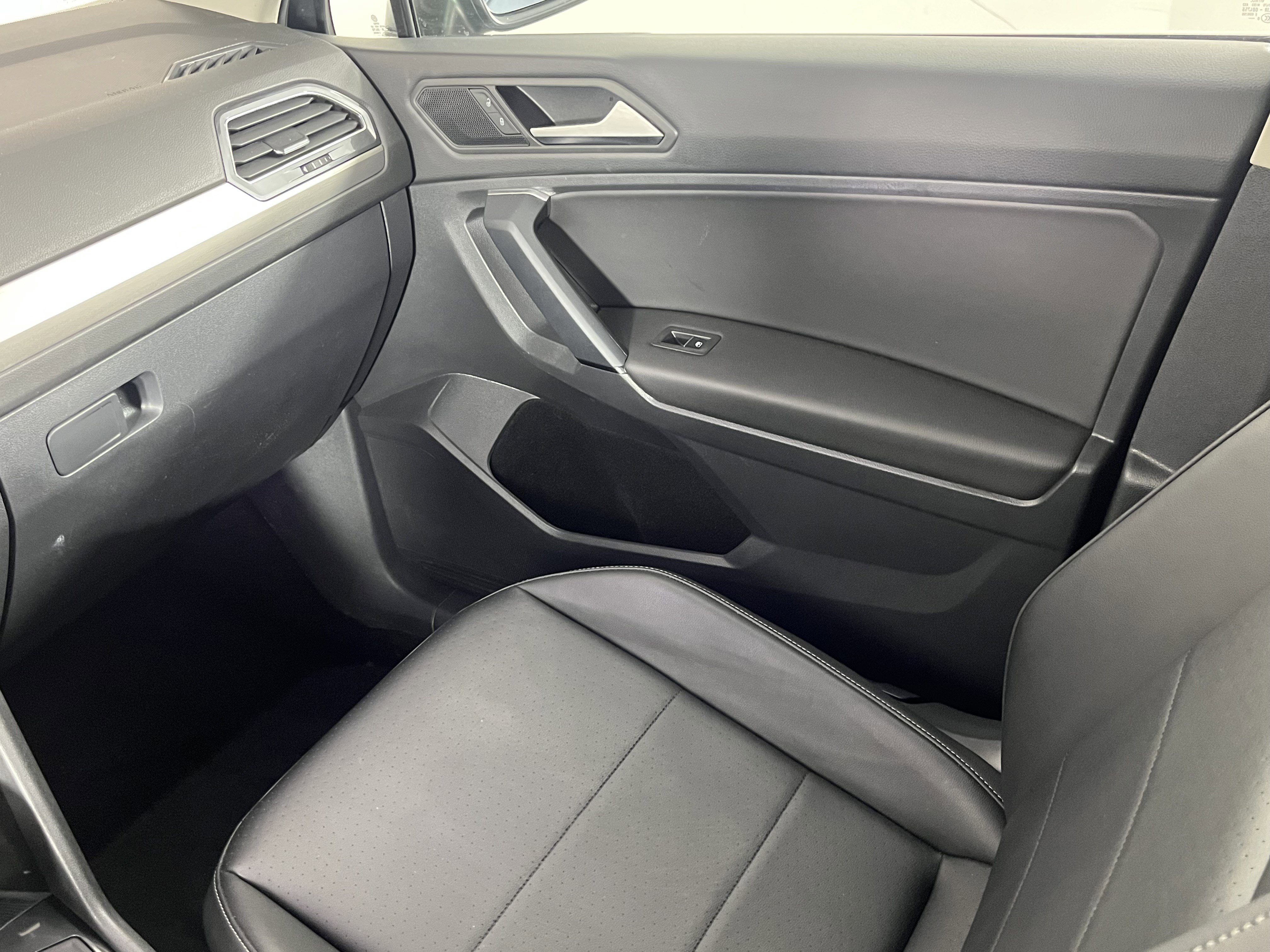 Used 2019 Volkswagen Tiguan SEL w/ 3rd Row Seat Package image 11